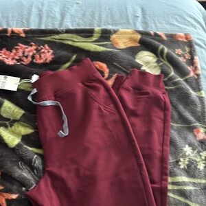 FIGS Medium Technical Collection Zamora Jogger Scrub Pants Burgundy. New. tall.